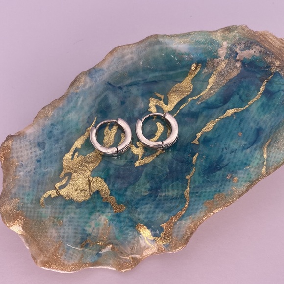 Sterling Silver hoops with 6 Cubic Zirconia - Picture 6 of 7